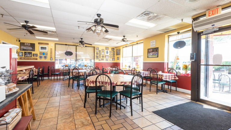 Extremely successful, Well Established Breakfast and Lunch Restaurant